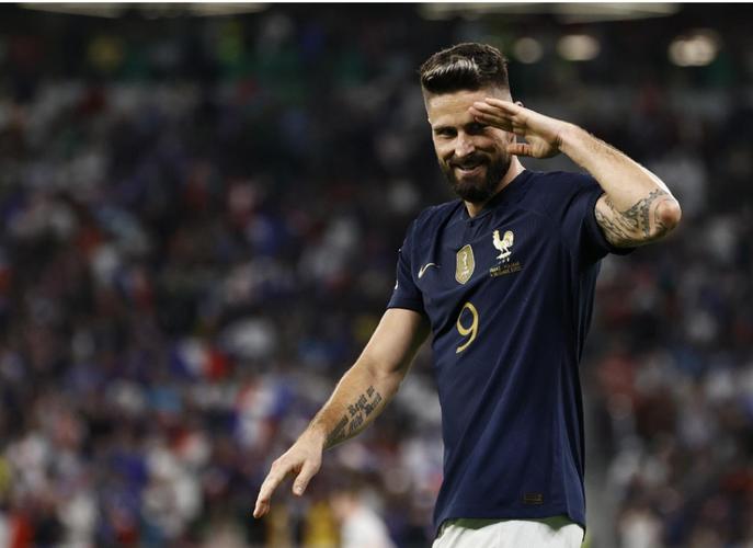 还有油！38岁吉鲁精彩头球力压防守球员进球，里尔欧联杯开门红