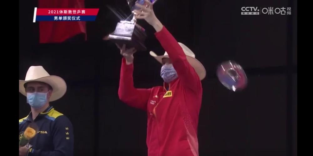 弗拉格与乔丹在莱德杯握手致意!独行侠官方:历史性同框⛳️