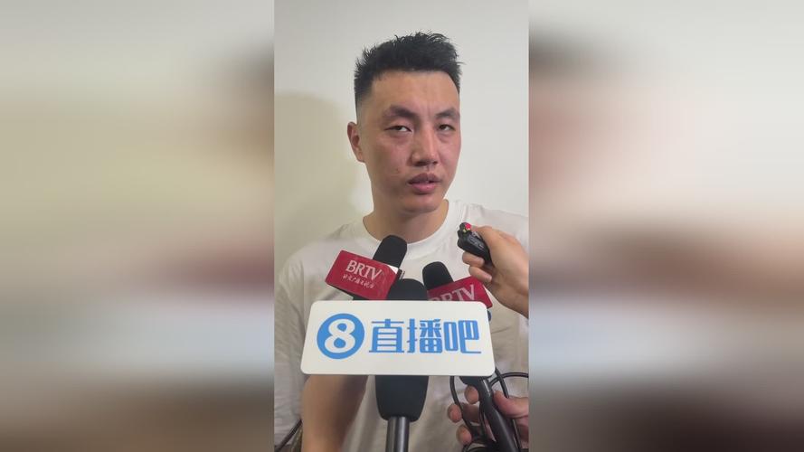 跨界联动!翟晓川:很荣幸为今天中网的比赛挑边👍