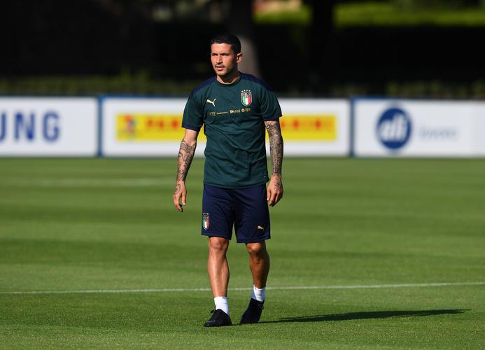 慢镜头:30岁前国米中场森西将加盟塞浦路斯球队阿诺索西斯