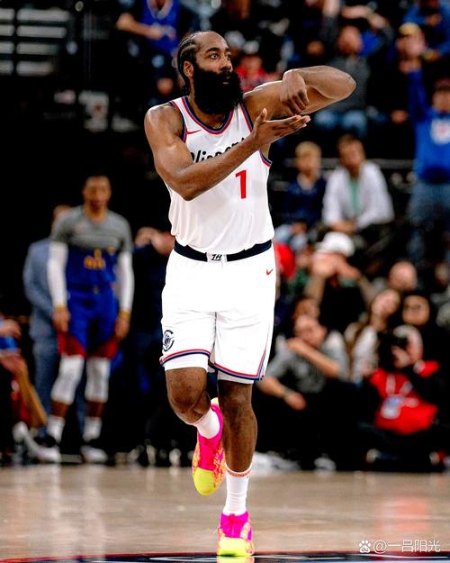 哈登:我重点加强了体能和力量训练 球队补强了各位置的短板