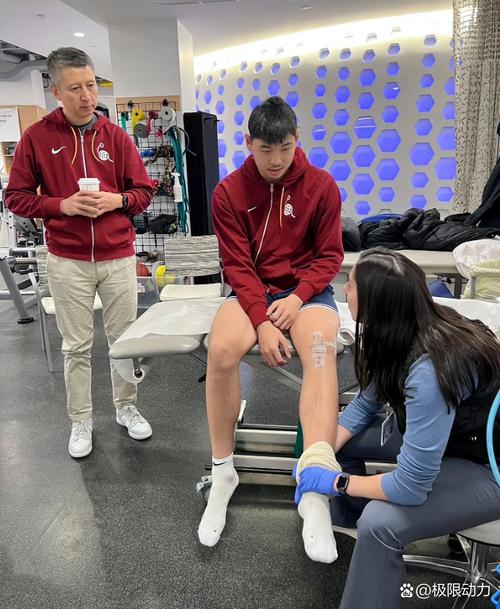 男篮教练郭士强&李昂来到旧金山大学 看望旅美小将王俊杰&赵维伦