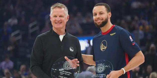 科尔谈库里兄弟:我们很兴奋能看到他们并肩作战 现在时机正好