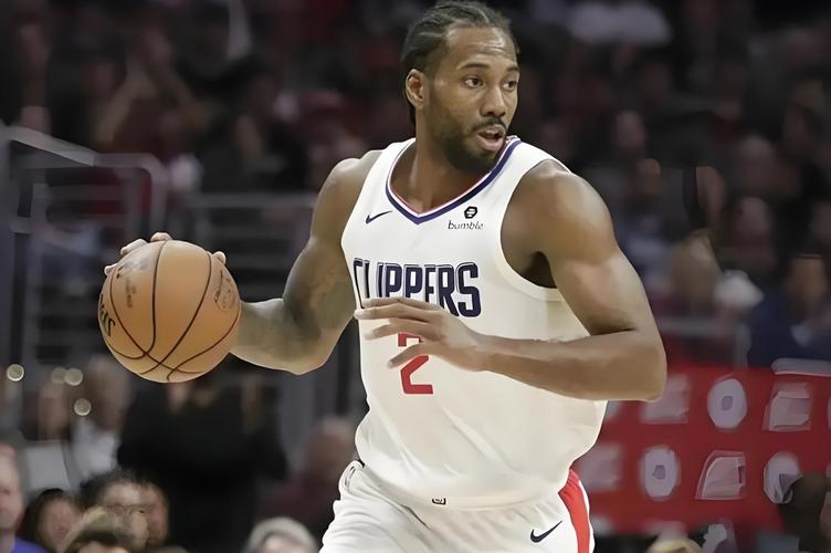 前快船官员：快船的一切都是围着小卡转 他签了什么合同无人不知