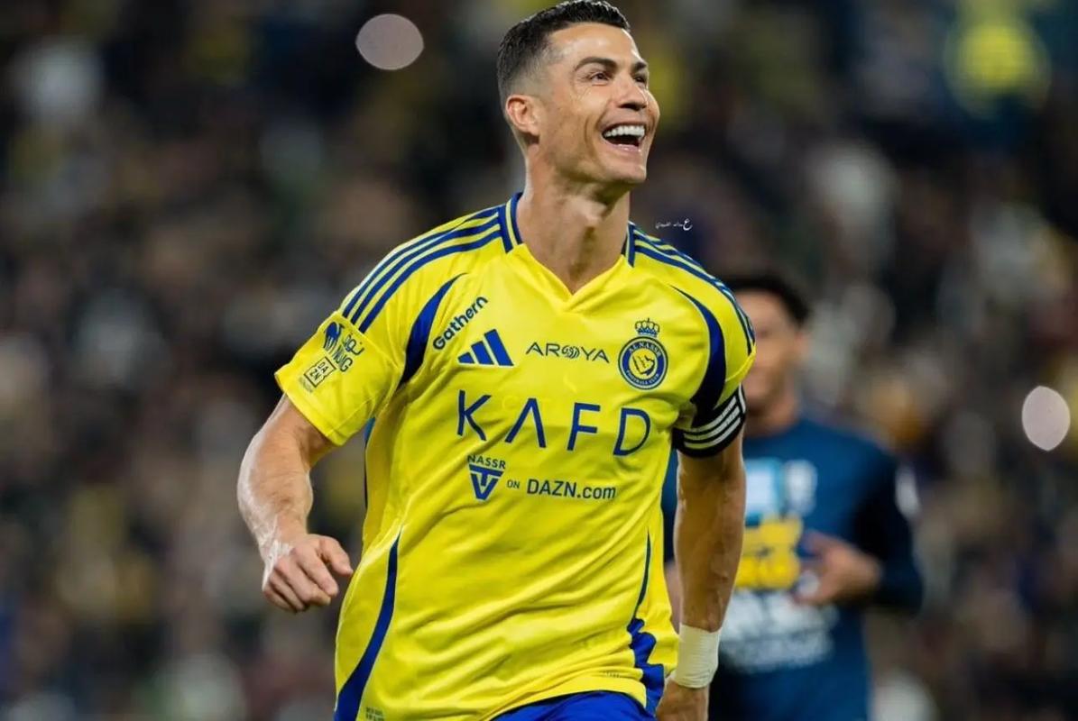 C罗直播宣布在利雅得开植发诊所：沙特是我第二故乡，这里很特别