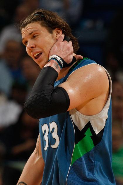 森林狼公布莱昂纳德-米勒伤情:训练中右手小拇指割伤 两周后复查