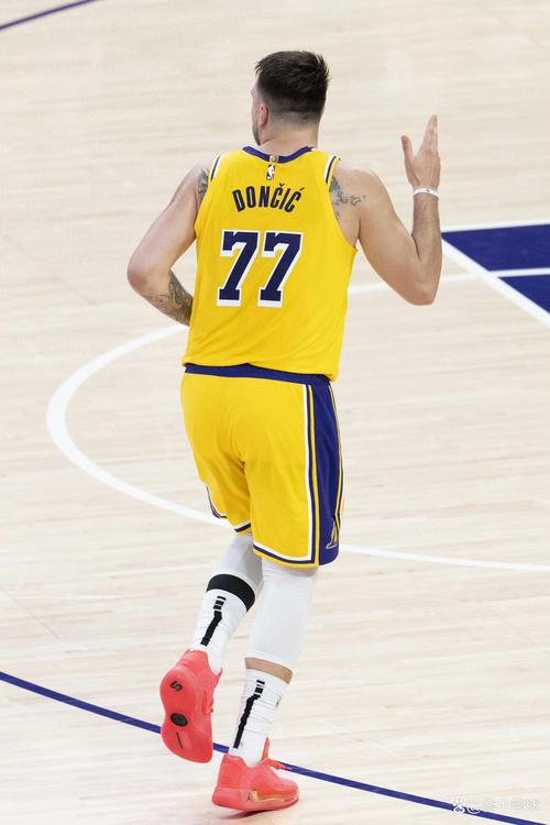 科尔:巴特勒因脚踝轻微扭伤连续两次缺席训练 对阵湖人出战成疑