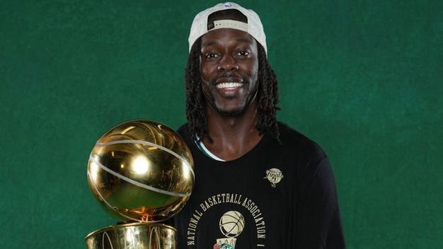 还得是老将！霍勒迪和杨瀚森挡拆 面对克林根欧洲步左手抛投绝杀