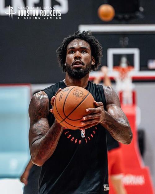 上赛季场均12分6.4板!奥科吉to伊森:年度最佳第六人 就在这呢