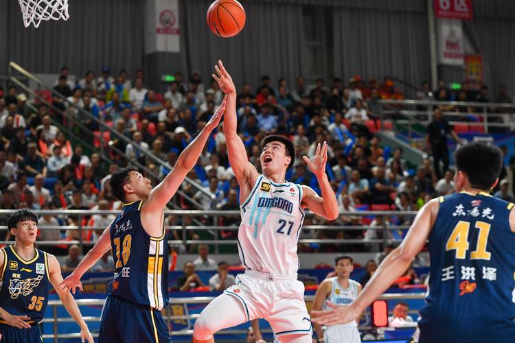 字母:整个夏天我都在专注提升持球能力 新赛季我会大量持球