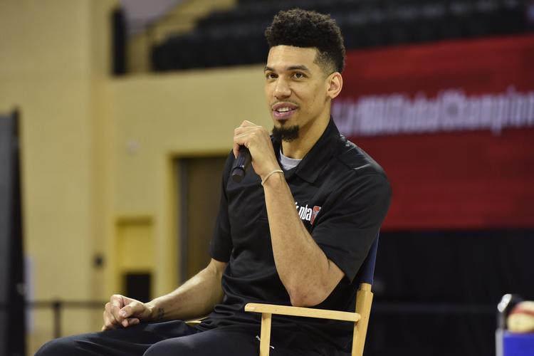 丹尼-格林:几年前恩比德是比字母哥强的 但现在我没法这么说了