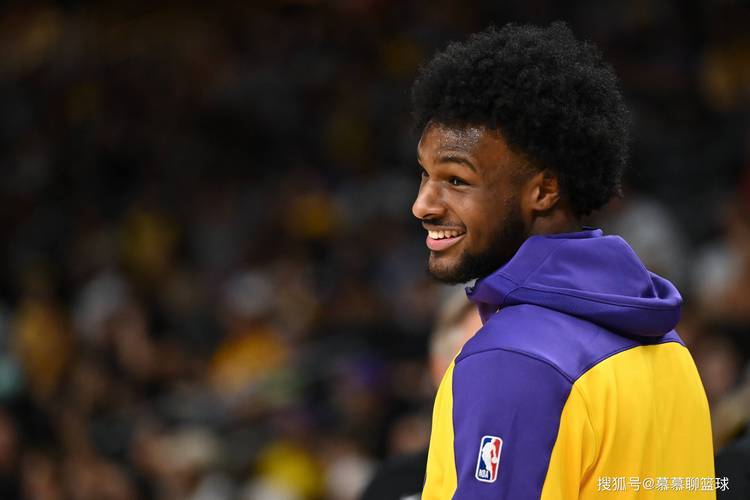 夸梅:布朗尼的球衣能卖出去全靠他老爹 不然谁会去买他的球衣