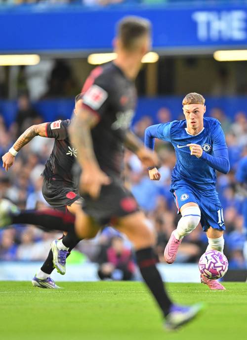 流畅!10名切尔西球员参与埃斯特旺的绝杀进球,过程用时28秒