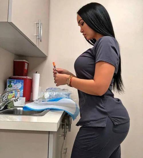 皮尔斯:你男友若点赞大屁股女算出轨吗?女主持:不算 我理解他