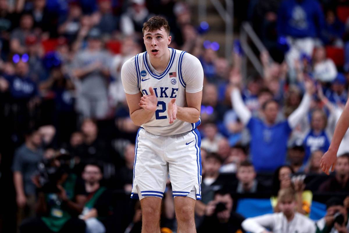 弗拉格谈季前赛首秀:打得很开心 根据防守来选择打法把比赛简化