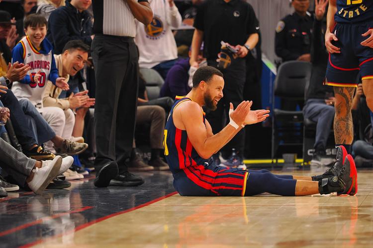 外线很准!小哈达威首节5中3得到10分2篮板 三分4中3