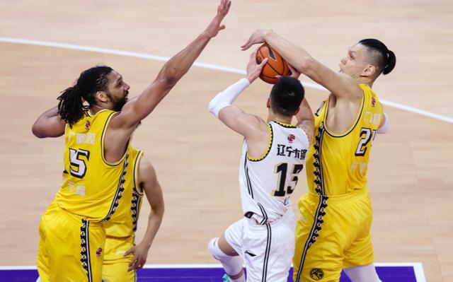 签双向合同!芬奇:朱赞很适配我们多种战术打法 防守端拼劲十足