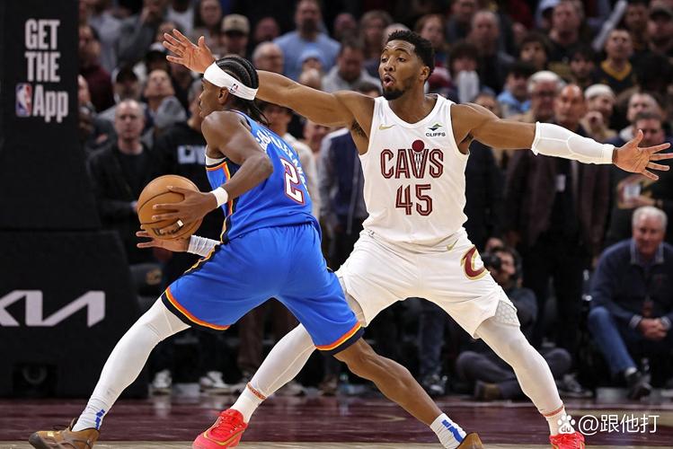 DPOY又如何？布里奇斯迎面干拔射进并造成莫布里首节第二次犯规