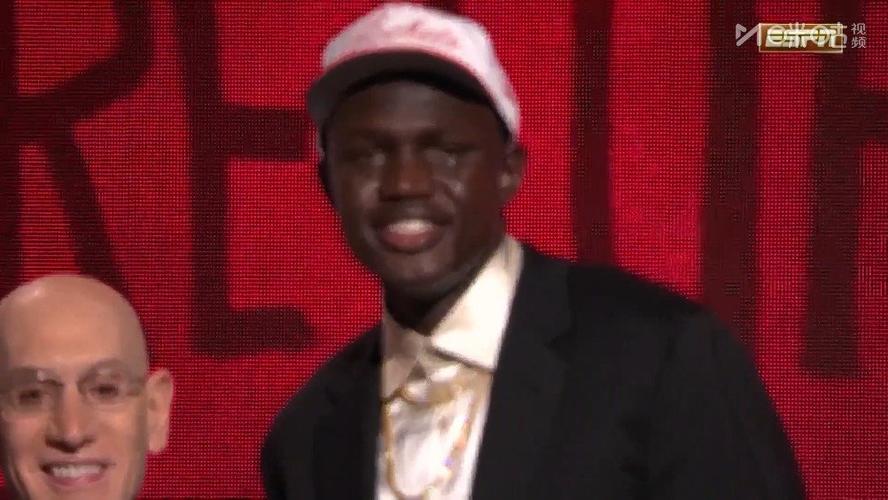 生涯首秀！太阳10号秀马卢阿奇4分钟罚球2中1拿到1分1帽