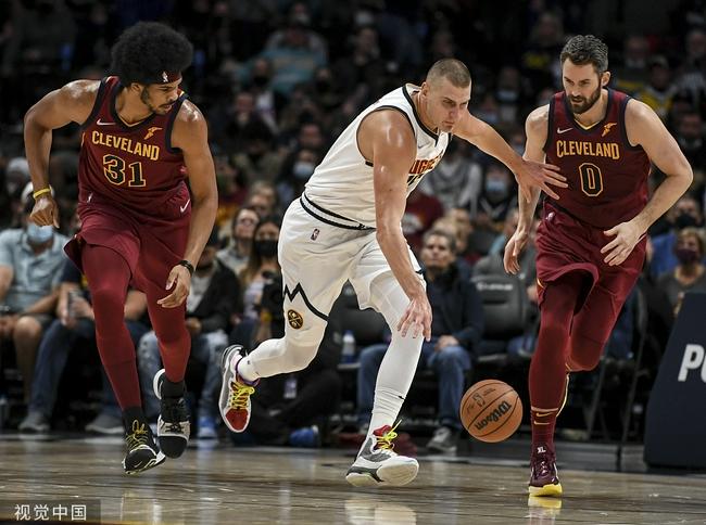 轻轻松松!阿伦12中7拿下20分7板2助1断