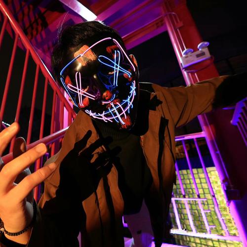 万圣节到来!亚马尔社媒晒戴黑色面具照片