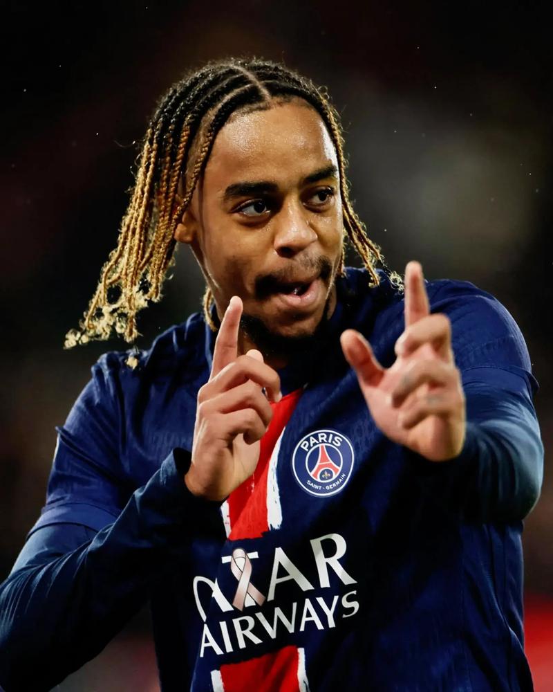 拜仁因误判获利!埃贝尔:担忧边裁能力退化,支持更早启用VAR