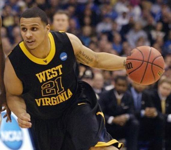 马祖拉：每天醒来必须做一个选择 就是攻防两端专注于抢篮板