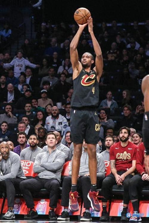 手感一般!小莫布里16投6中得到14分8板5助3断1帽 正负值+13