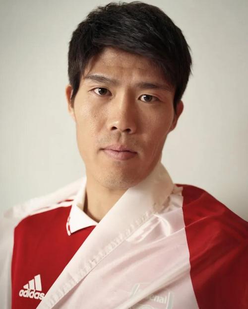 努力康复中💪富安健洋社媒晒训练照，纪念自己27岁生日