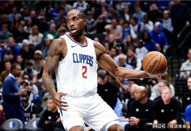 连缺10场！队记：莱昂纳德已不在球队伤病名单中 将复出对阵骑士