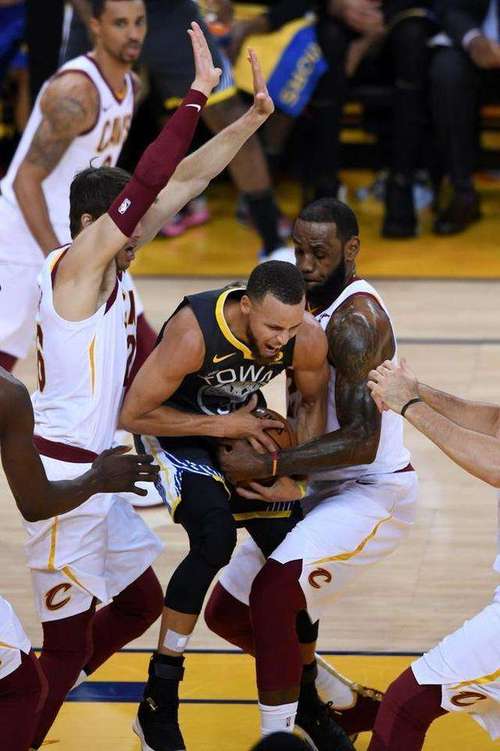 效率不高!7号秀费尔斯17投5中砍下16分6板2助2断 正负值-15